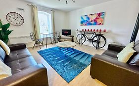 Riverside Apartment At Woodsmill Quay